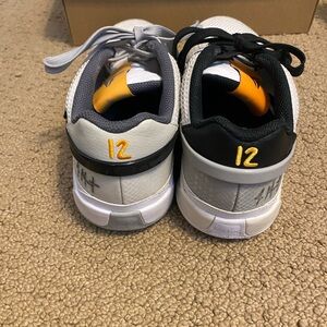 Nike basketball JA1 sneakers GUC, size 7Y